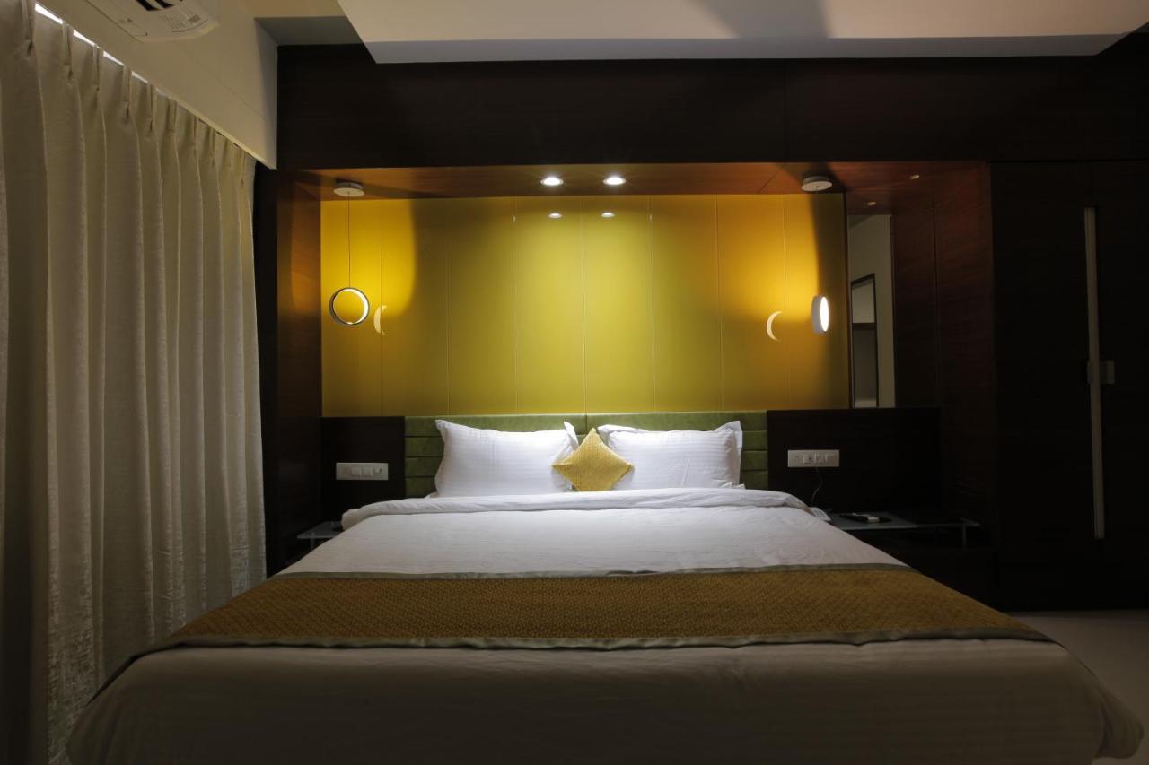 Hotel The Lotus Park Ahmedabad Ngoại thất bức ảnh
