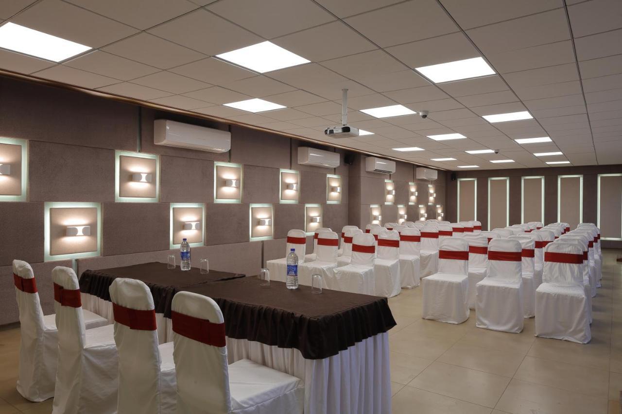 Hotel The Lotus Park Ahmedabad Ngoại thất bức ảnh