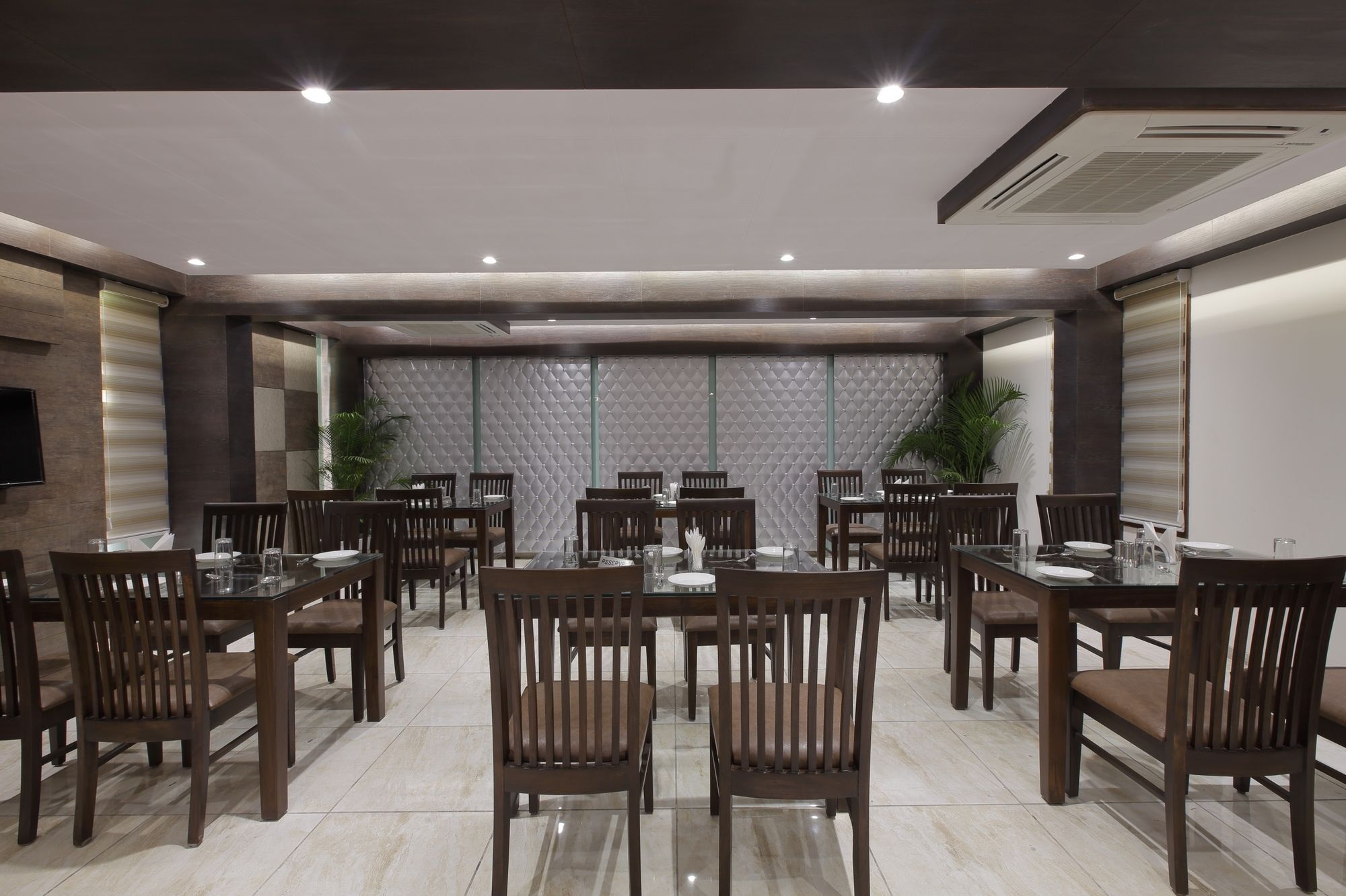 Hotel The Lotus Park Ahmedabad Ngoại thất bức ảnh