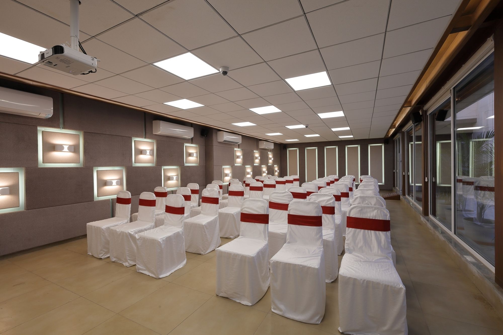 Hotel The Lotus Park Ahmedabad Ngoại thất bức ảnh