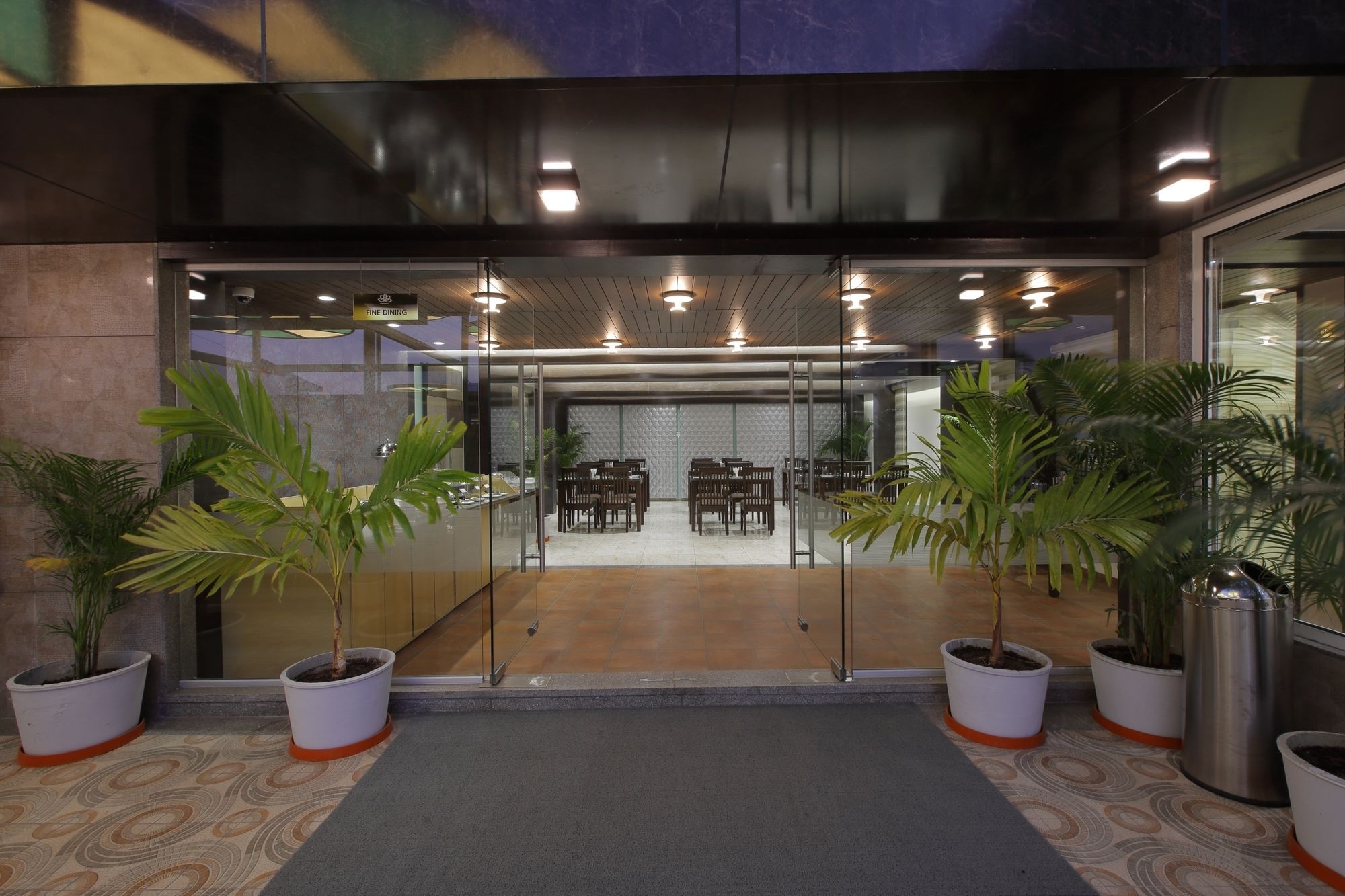 Hotel The Lotus Park Ahmedabad Ngoại thất bức ảnh